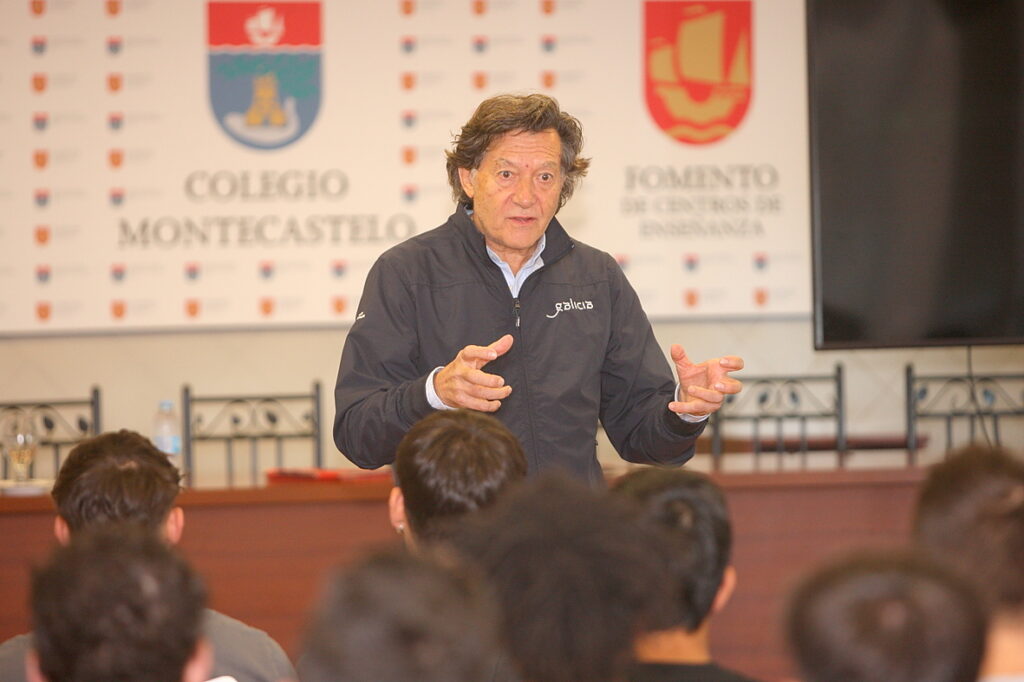 Imagen de José Ramón Lete Lasa durante su charla en el Colegio Montecastelo- FP Fomento